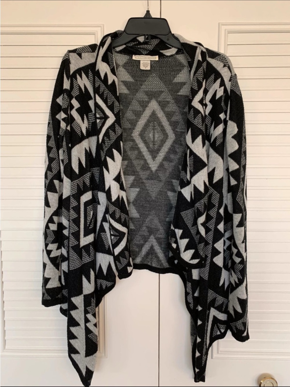 A Knitch Above Black & Gray Aztec Open-Front Women's Cardigan